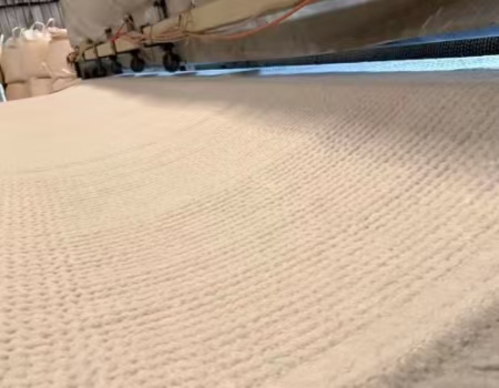 Como escolher o revestimento de argila geossintética ideal para lagoas de decantação em minas de cobre?