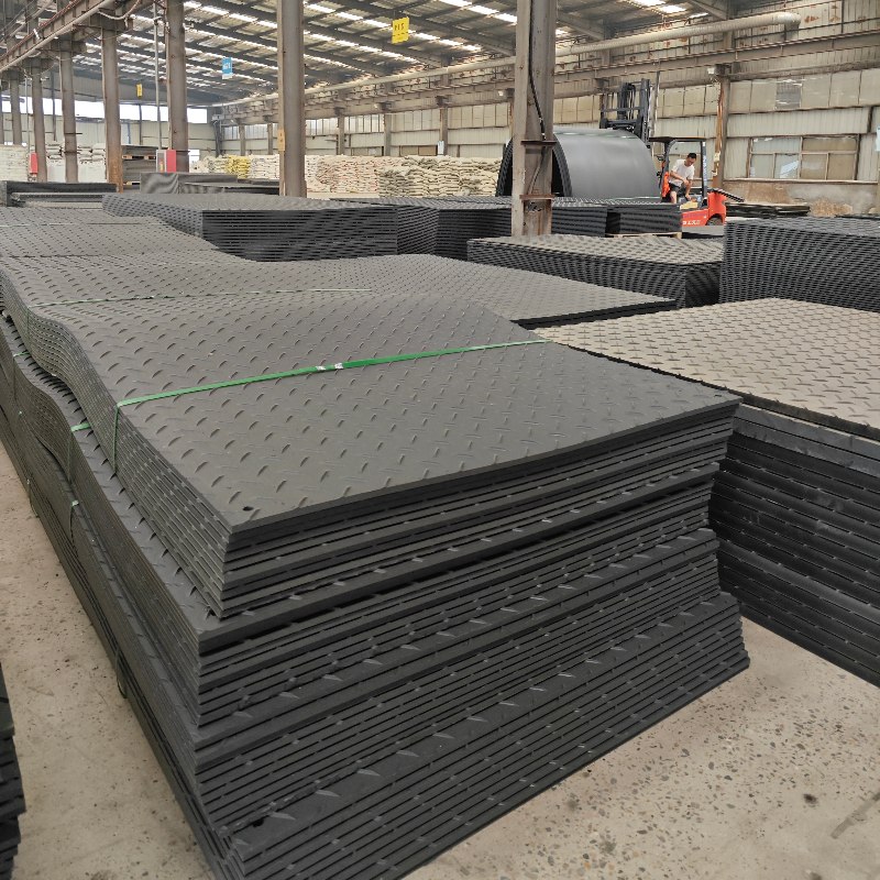 Placas de PE para estradas, ideais para terrenos macios, áreas lamacentas e para acesso em obras.